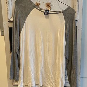 GAP long sleeve tee